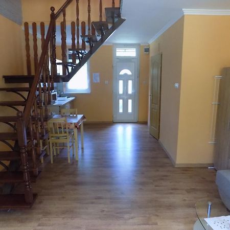 Narcisz Apartman Gyula Exterior foto