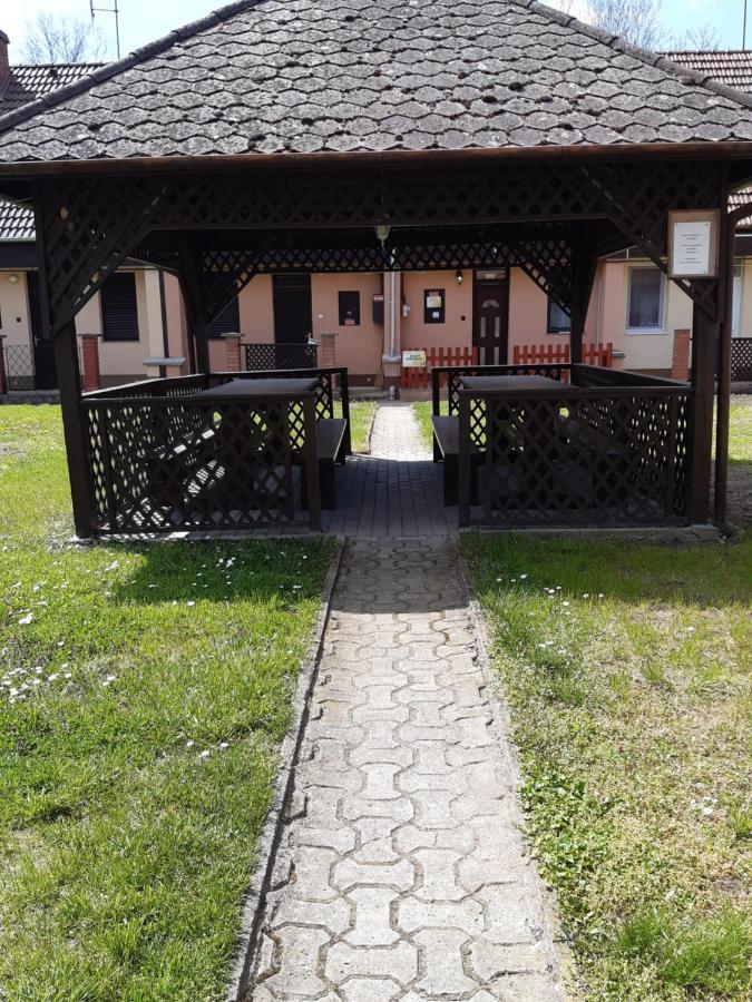 Narcisz Apartman Gyula Exterior foto